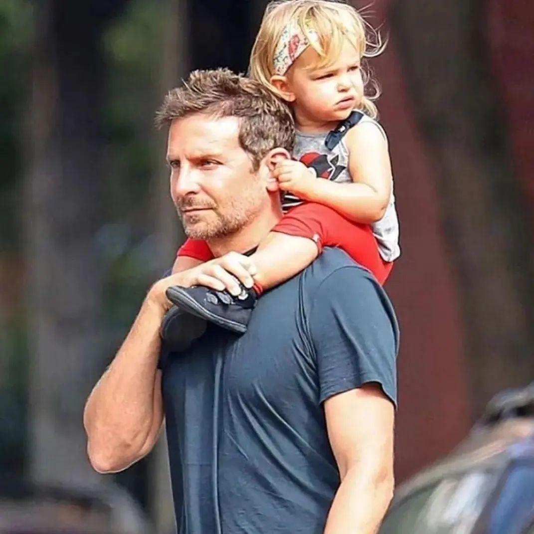 Bradley Cooper with his daughter