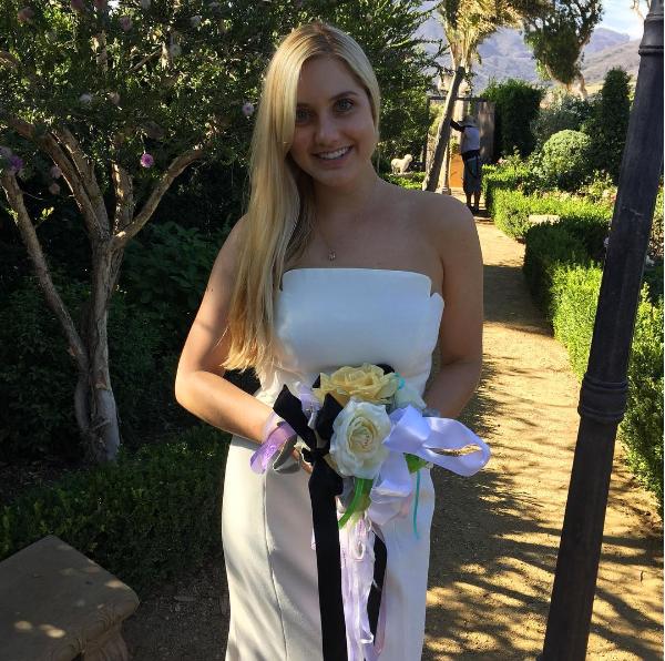 Photo of Cassidy during her wedding Day posted by her Mom Jacklyn